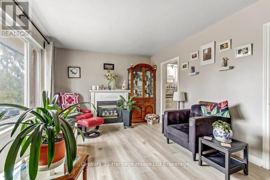 856 Grosvenor Street W, Woodstock, Ontario  N4S 5G6 - Photo 10 - X12915598