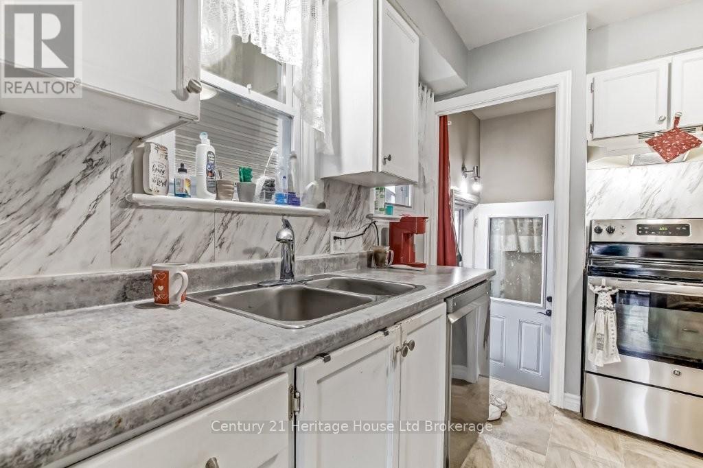 856 Grosvenor Street W, Woodstock, Ontario  N4S 5G6 - Photo 12 - X12915598