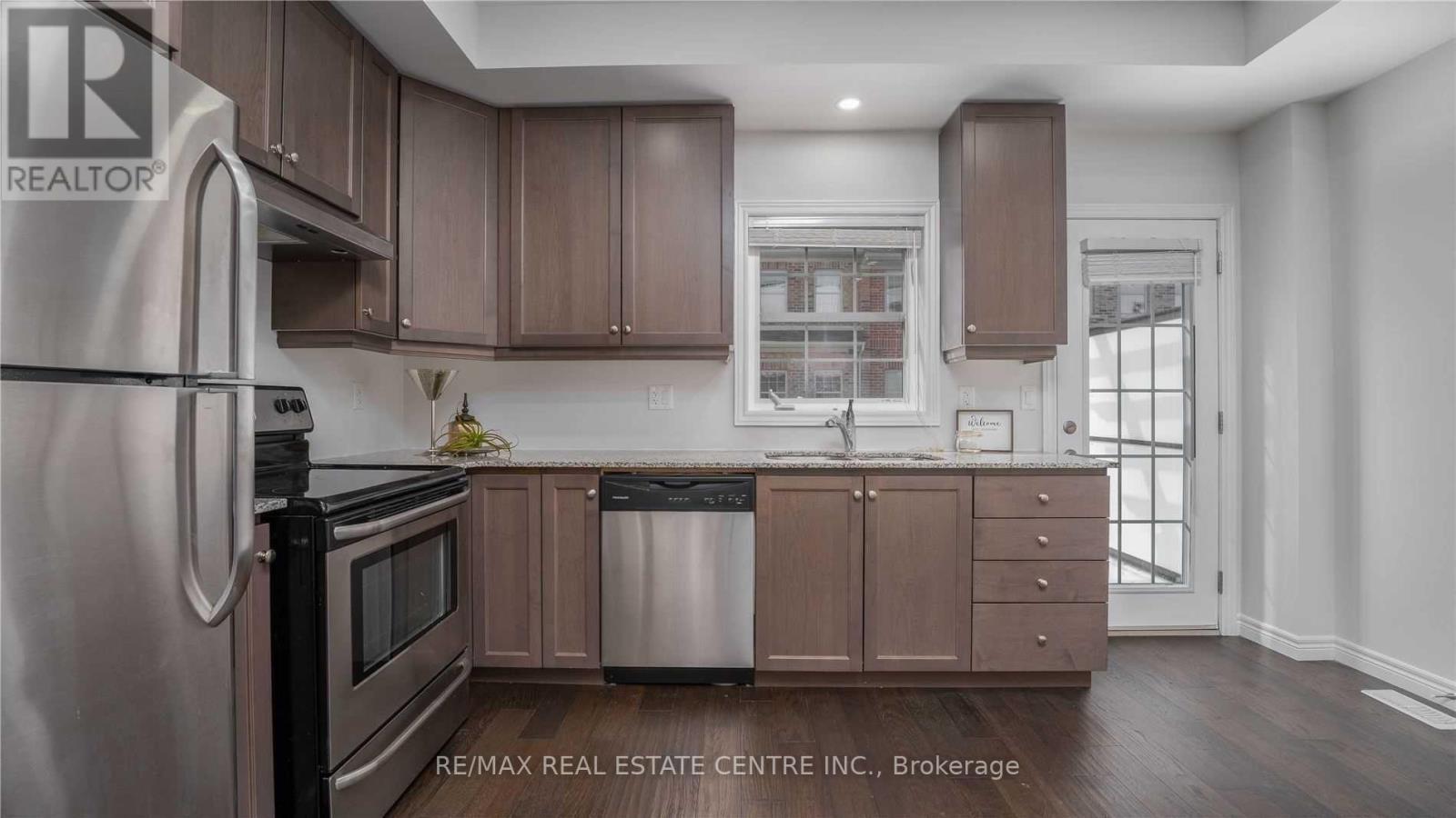 6 Oxfordshire Lane, Kitchener, Ontario  N2H 0B3 - Photo 5 - X12906790