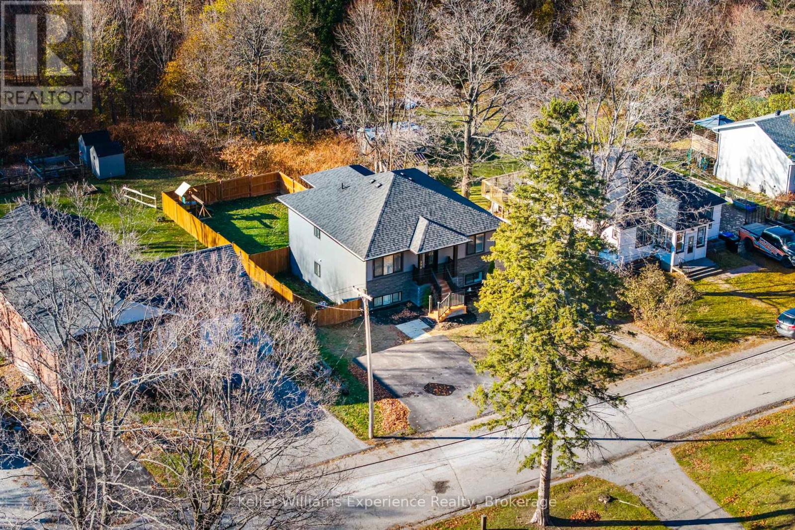 296 Church Street, Penetanguishene, Ontario  L9M 1G5 - Photo 4 - S12915636