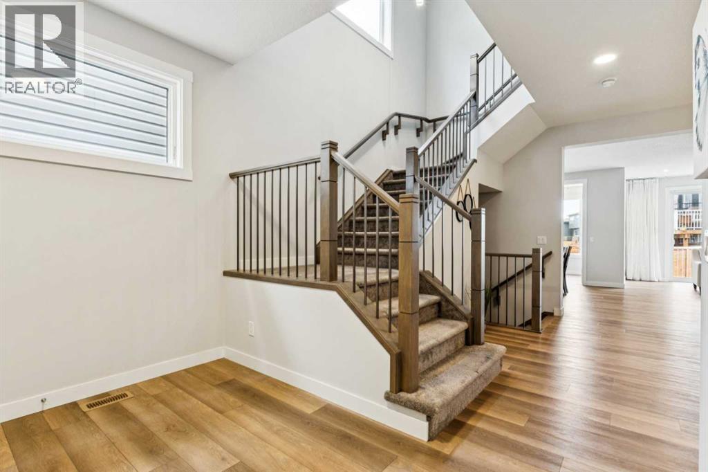 411 Rowley Way Nw, Calgary, Alberta  T3L 0G5 - Photo 3 - A2295316