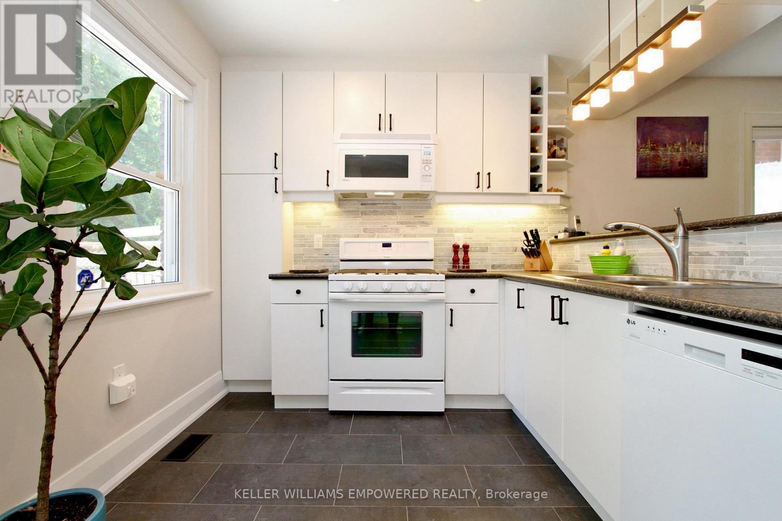 51 Rawlinson Avenue, Toronto, Ontario M4P 2N1 - Photo 6 - C12915638