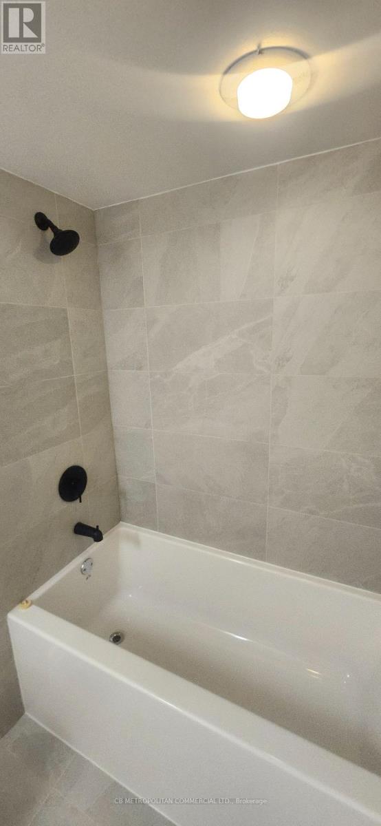 3305 - 65 Harbour Square, Toronto, Ontario  M5J 2L4 - Photo 12 - C12915658