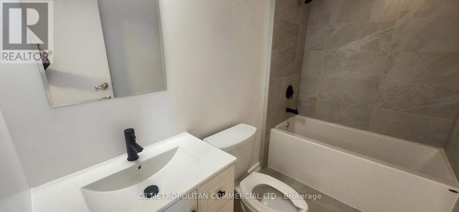 3305 - 65 Harbour Square, Toronto, Ontario  M5J 2L4 - Photo 8 - C12915658