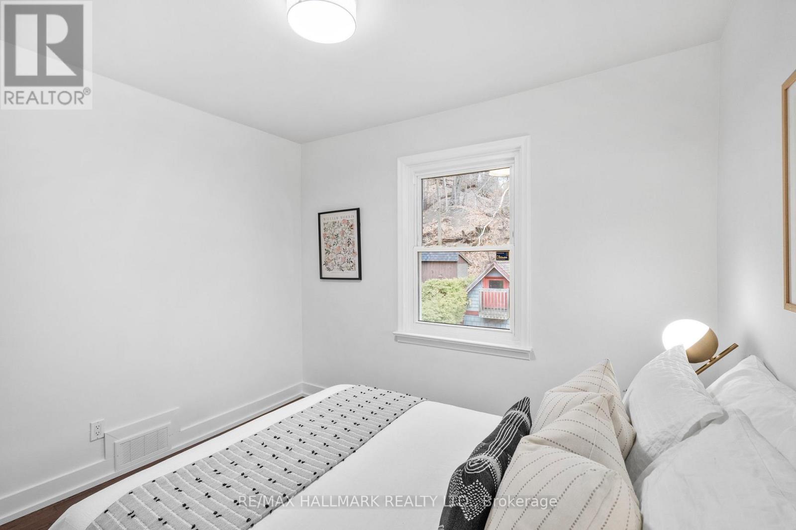 74 Glen Davis Crescent, Toronto, Ontario  M4E 1X5 - Photo 17 - E12915506