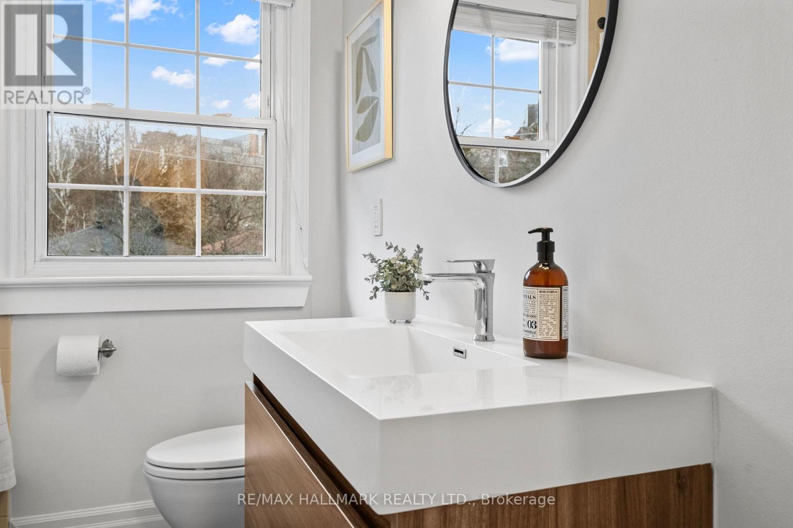 74 Glen Davis Crescent, Toronto, Ontario  M4E 1X5 - Photo 22 - E12915506