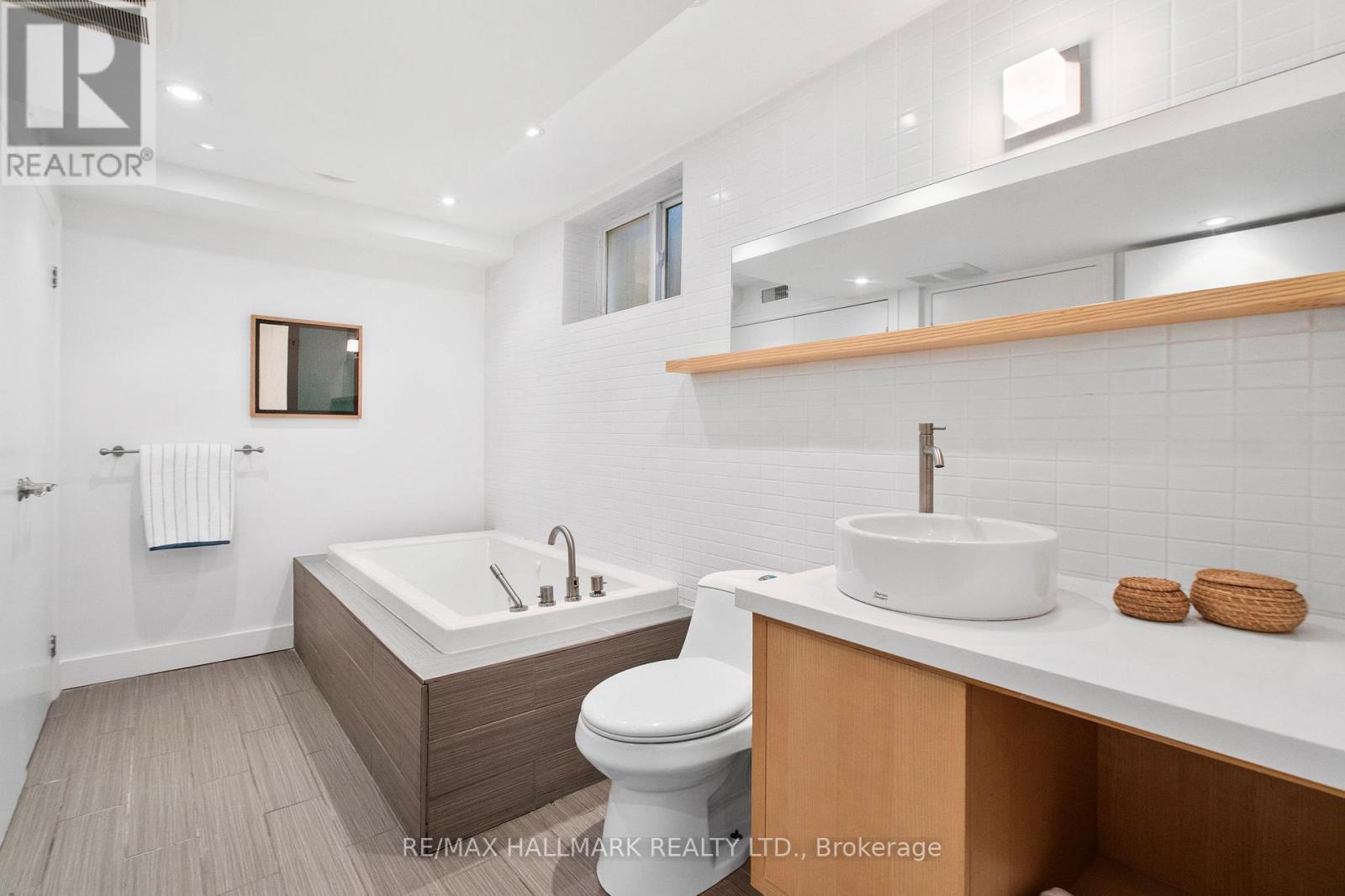 74 Glen Davis Crescent, Toronto, Ontario  M4E 1X5 - Photo 29 - E12915506