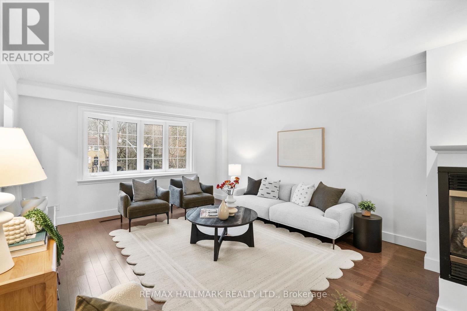 74 Glen Davis Crescent, Toronto, Ontario  M4E 1X5 - Photo 3 - E12915506