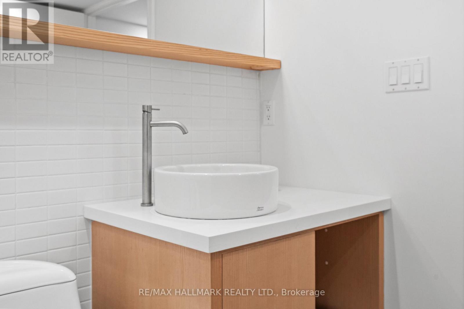 74 Glen Davis Crescent, Toronto, Ontario  M4E 1X5 - Photo 30 - E12915506