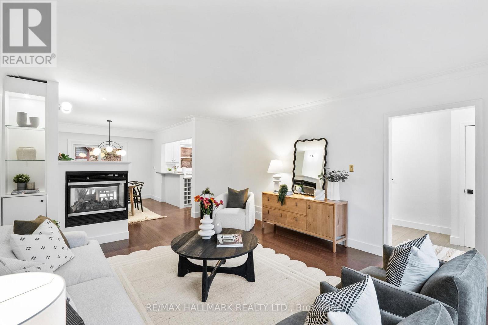 74 Glen Davis Crescent, Toronto, Ontario  M4E 1X5 - Photo 4 - E12915506