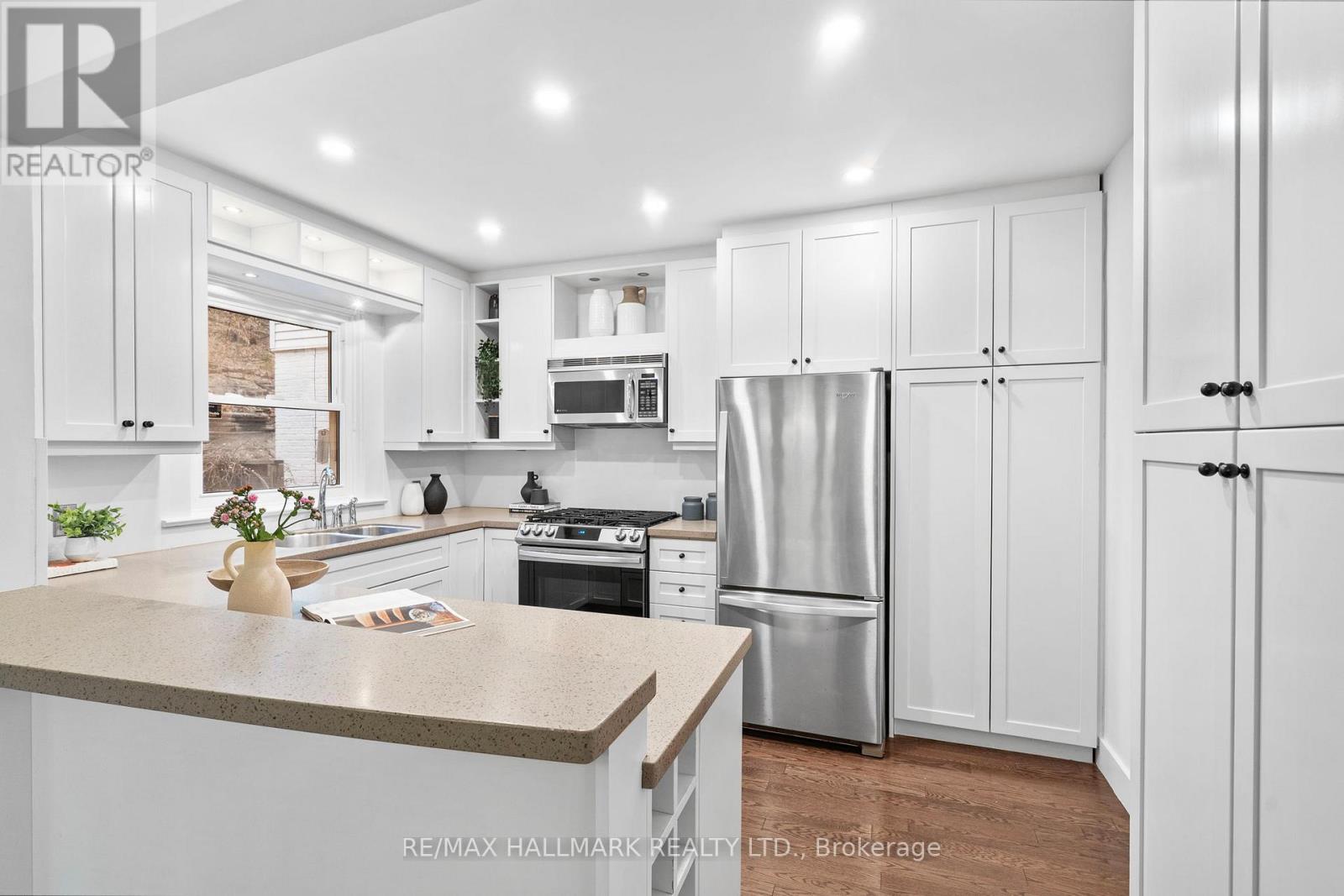 74 Glen Davis Crescent, Toronto, Ontario  M4E 1X5 - Photo 7 - E12915506