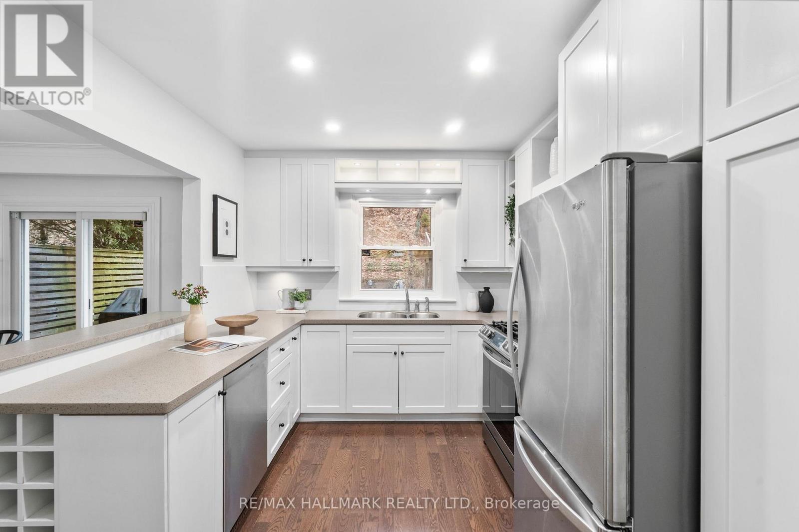 74 Glen Davis Crescent, Toronto, Ontario  M4E 1X5 - Photo 8 - E12915506