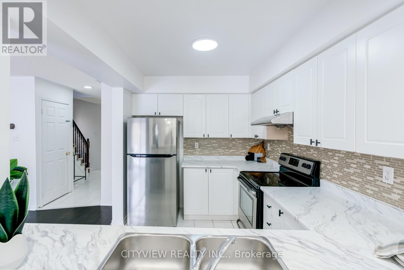 634 Amaretto Avenue, Pickering, Ontario  L1X 2V2 - Photo 9 - E12915634