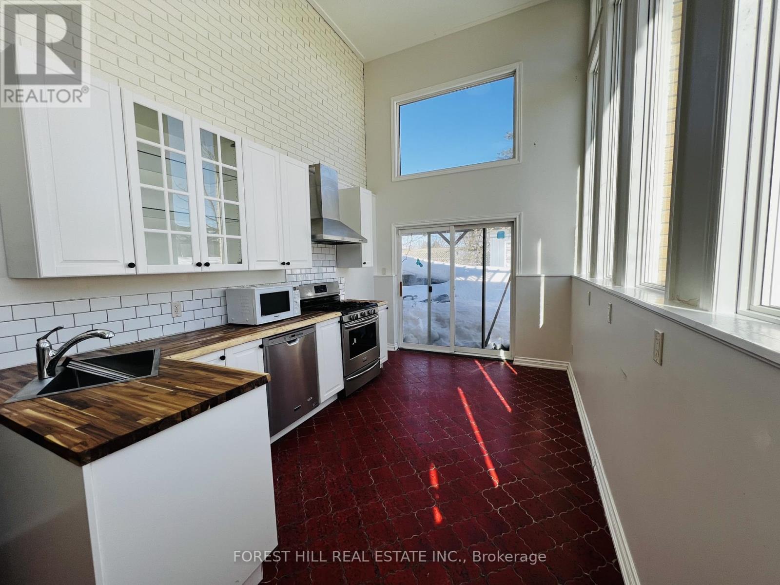 Lower - 48 Steel Street, Barrie, Ontario  L4M 2E7 - Photo 10 - S12915474