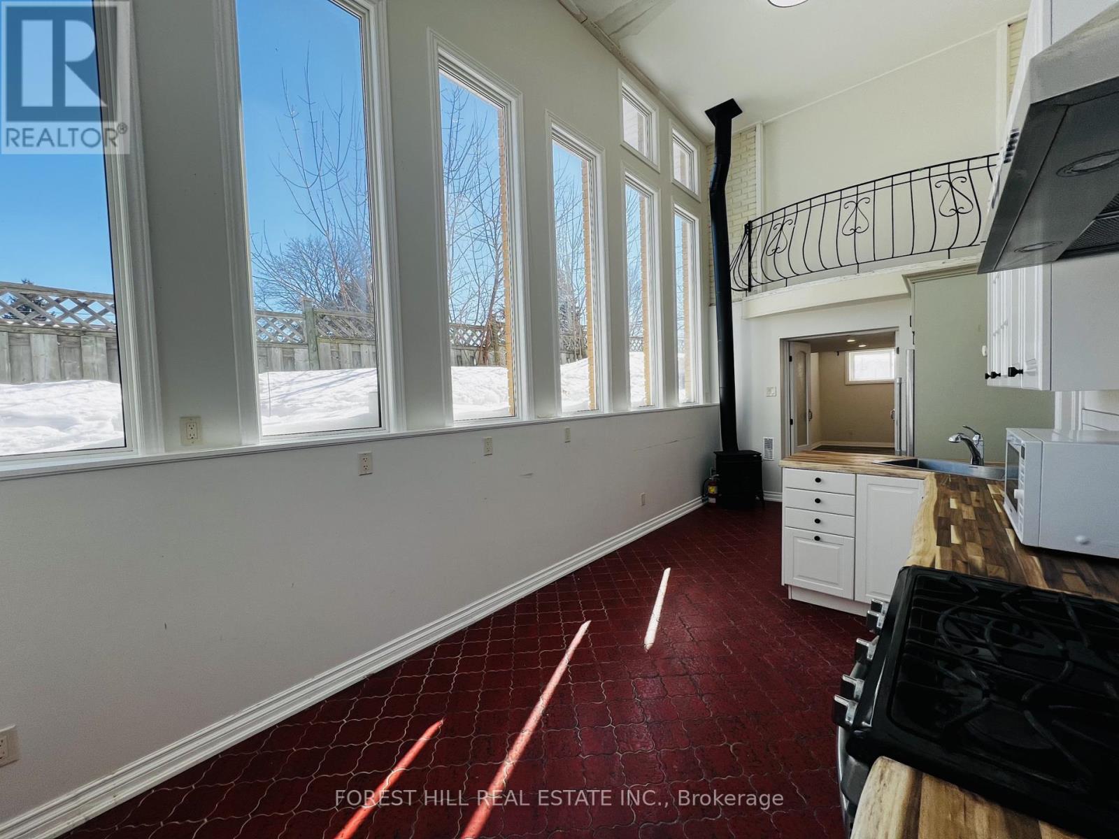 Lower - 48 Steel Street, Barrie, Ontario  L4M 2E7 - Photo 11 - S12915474