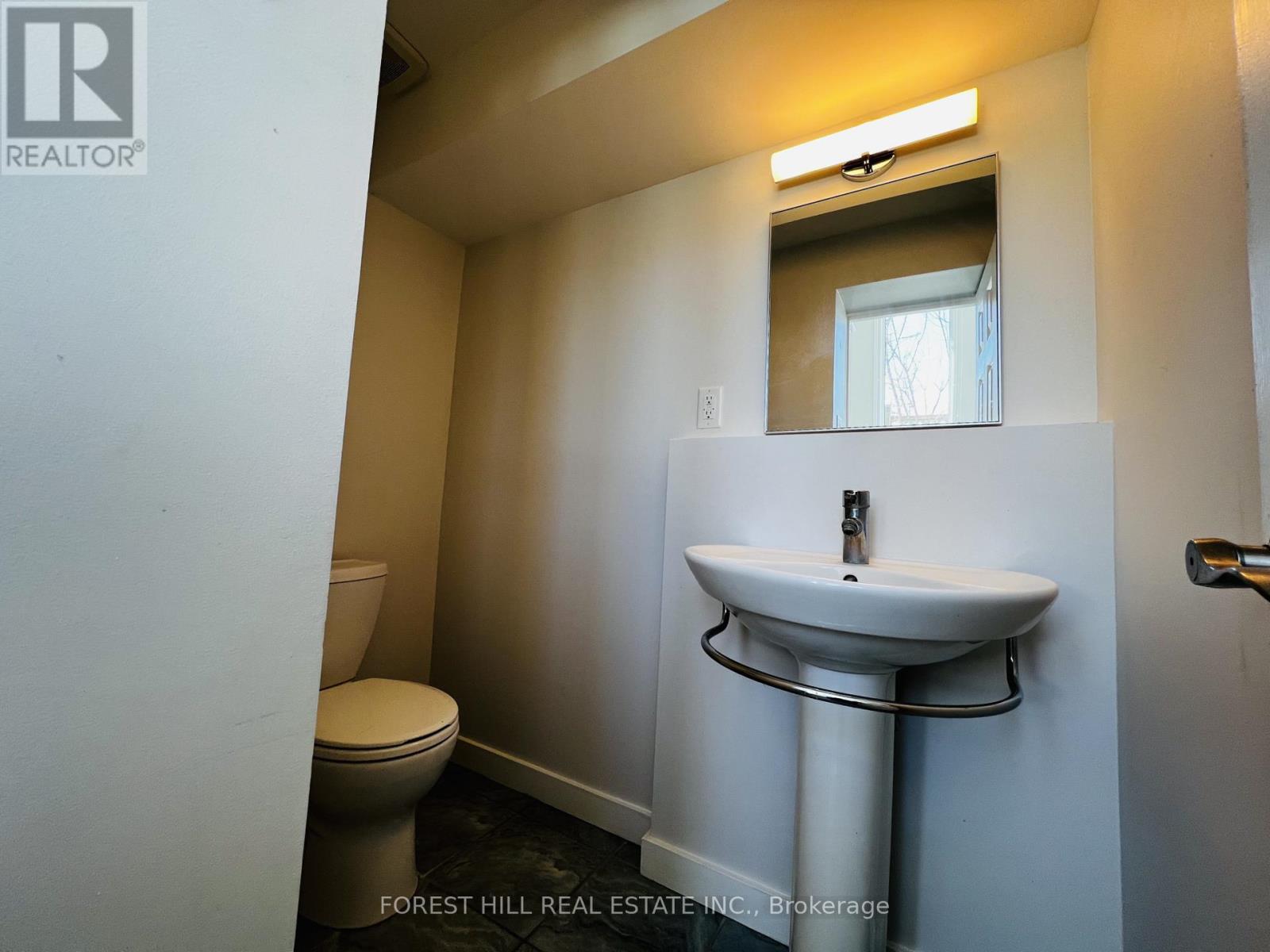 Lower - 48 Steel Street, Barrie, Ontario  L4M 2E7 - Photo 13 - S12915474