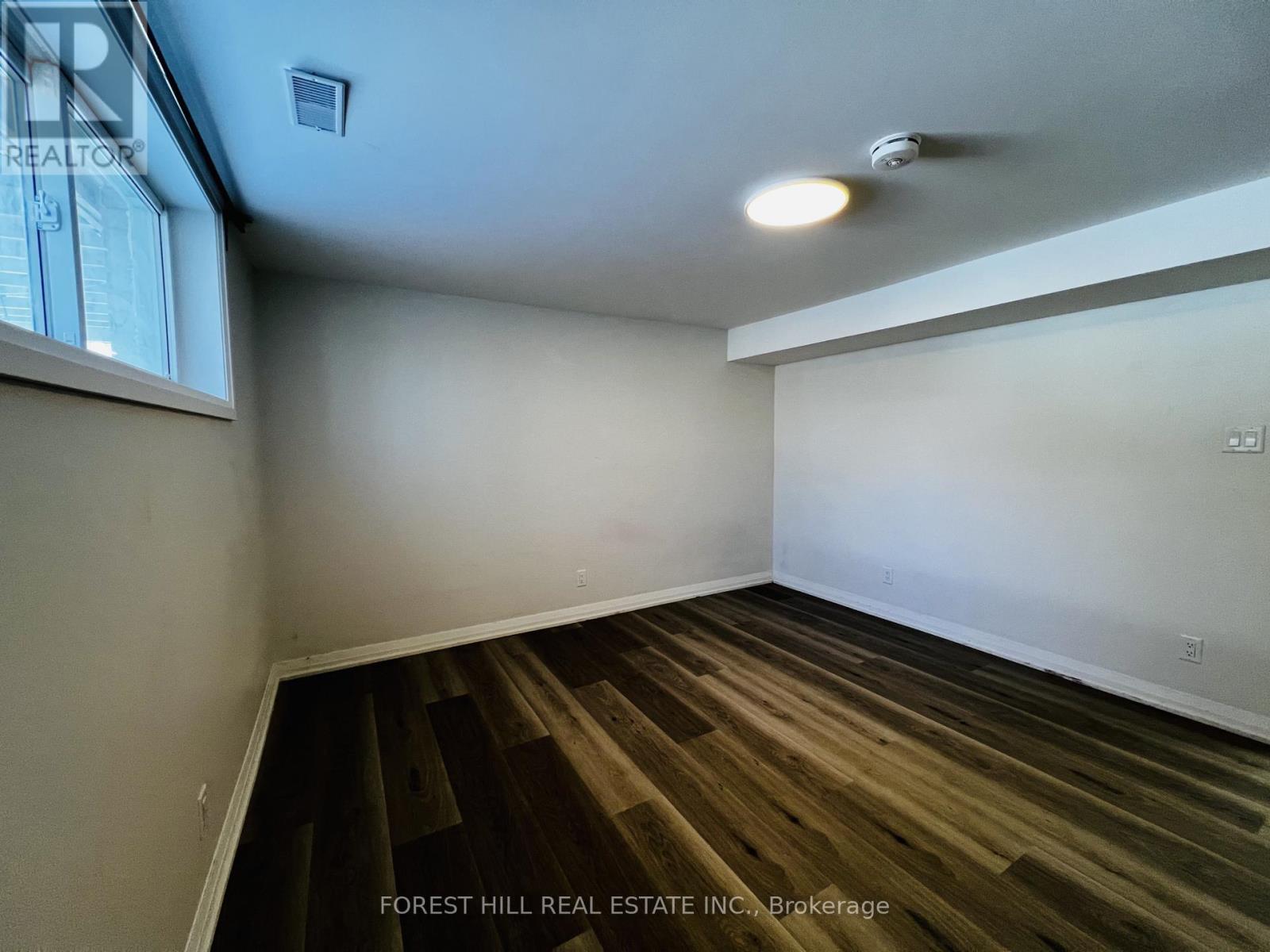 Lower - 48 Steel Street, Barrie, Ontario  L4M 2E7 - Photo 15 - S12915474