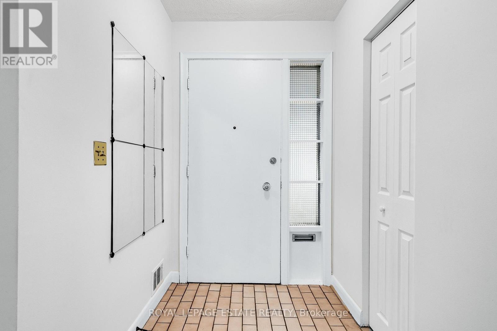 11 Garrick Road, Toronto, Ontario  M1M 1S6 - Photo 4 - E12914508