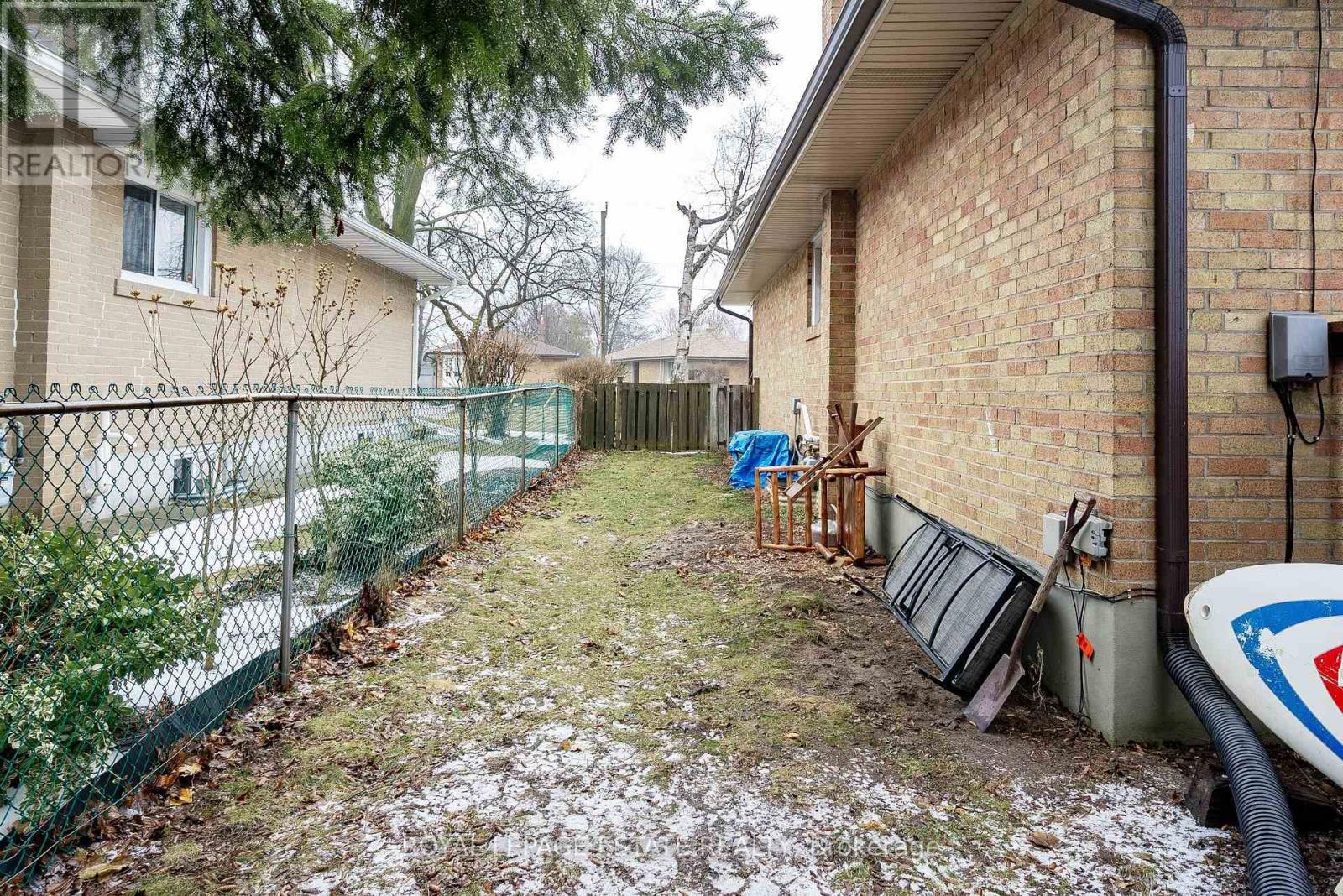 11 Garrick Road, Toronto, Ontario  M1M 1S6 - Photo 46 - E12914508