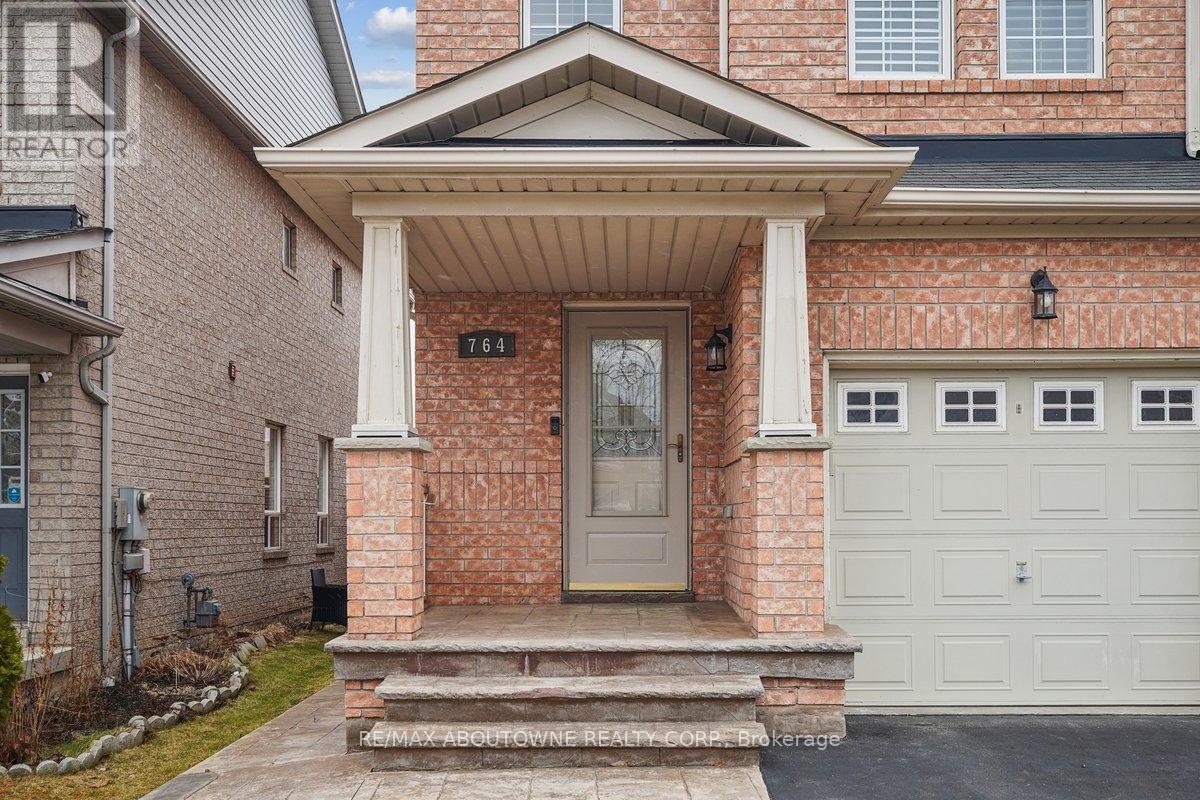 764 Bethany Crescent, Mississauga, Ontario  L5V 3B8 - Photo 2 - W12915504