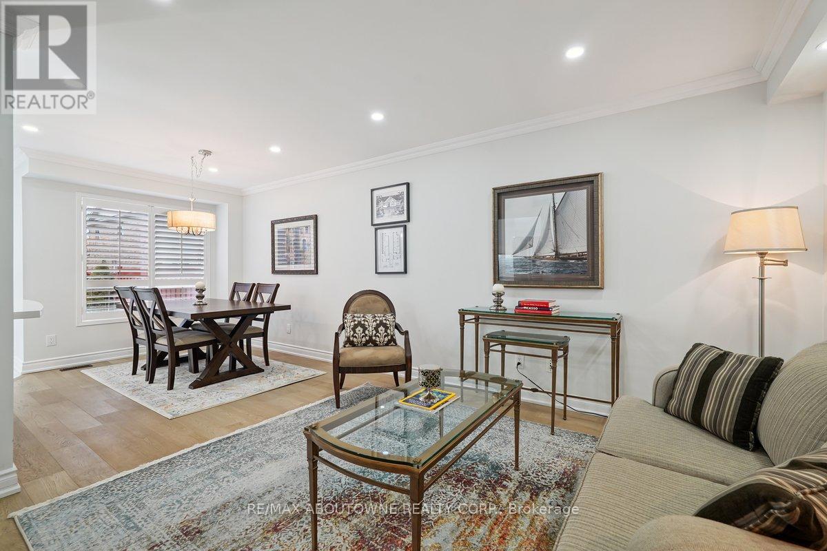 764 Bethany Crescent, Mississauga, Ontario  L5V 3B8 - Photo 5 - W12915504