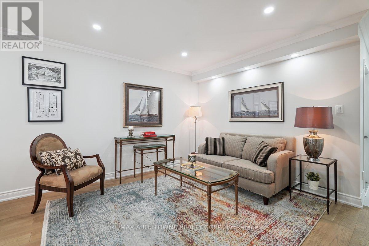 764 Bethany Crescent, Mississauga, Ontario  L5V 3B8 - Photo 6 - W12915504