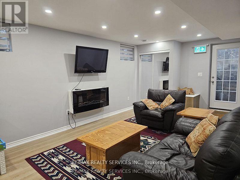 Bsmt - 35 Curtis Drive, Brampton, Ontario  L6Y 2J6 - Photo 3 - W12915544