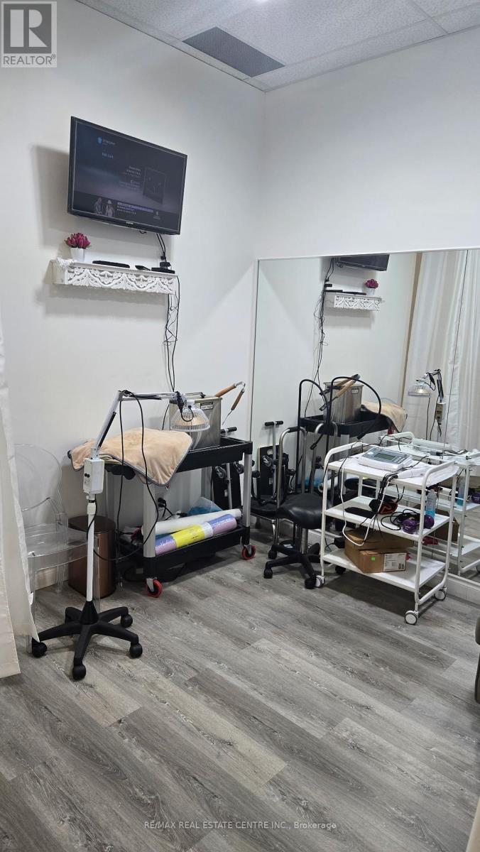 5 - 1 Queensgate Boulevard, Caledon, Ontario  L7E 2X7 - Photo 11 - W12915612