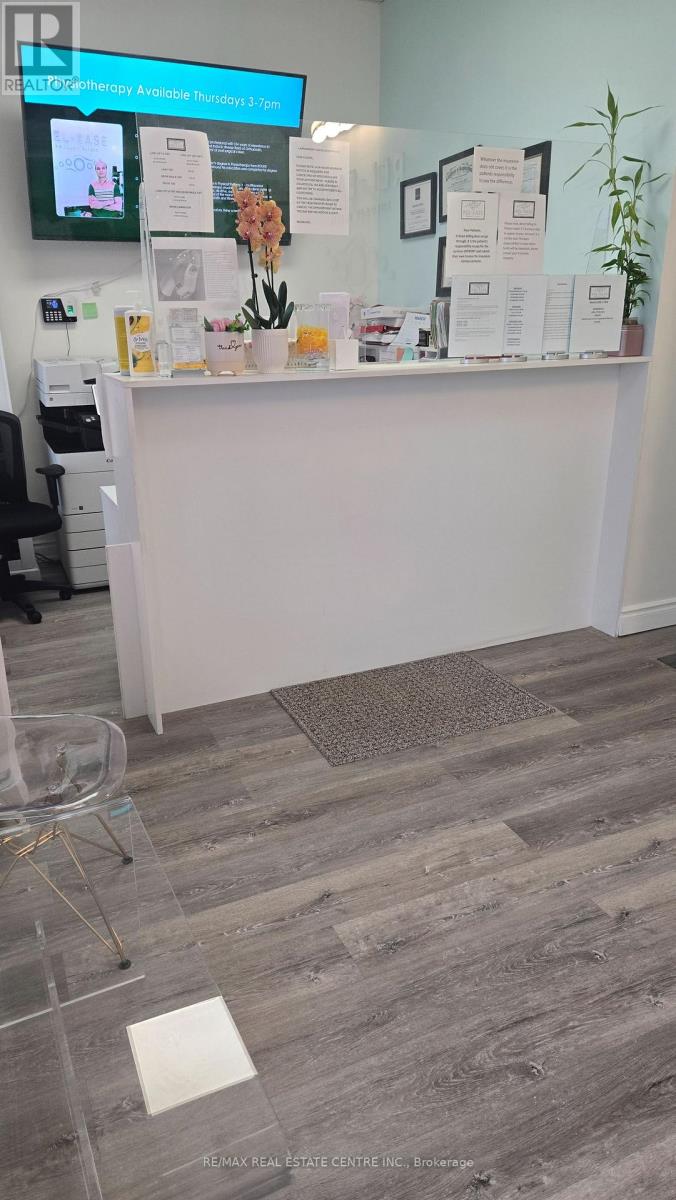 5 - 1 Queensgate Boulevard, Caledon, Ontario  L7E 2X7 - Photo 2 - W12915612