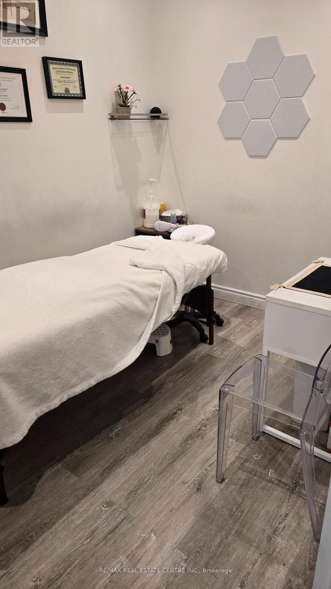 5 - 1 Queensgate Boulevard, Caledon, Ontario  L7E 2X7 - Photo 5 - W12915612