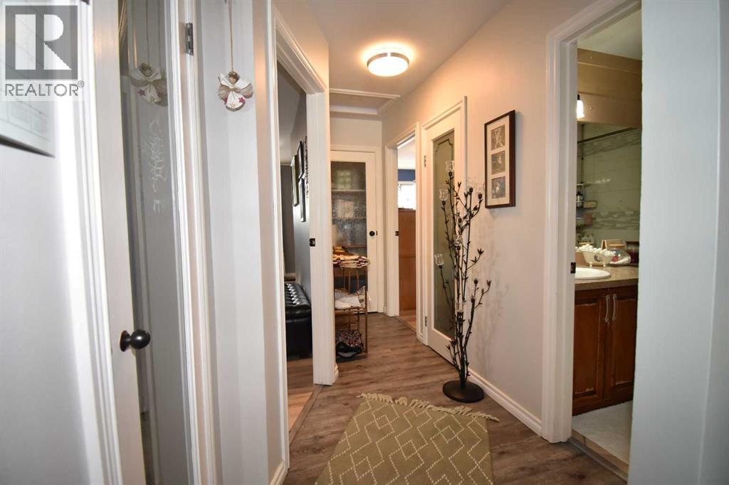 103b Laurel Square, Hinton, Alberta  T7V 1P3 - Photo 16 - A2295362