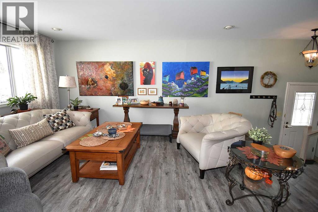 103b Laurel Square, Hinton, Alberta  T7V 1P3 - Photo 4 - A2295362