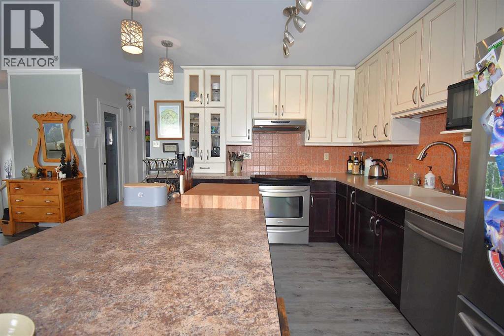 103b Laurel Square, Hinton, Alberta  T7V 1P3 - Photo 11 - A2295362