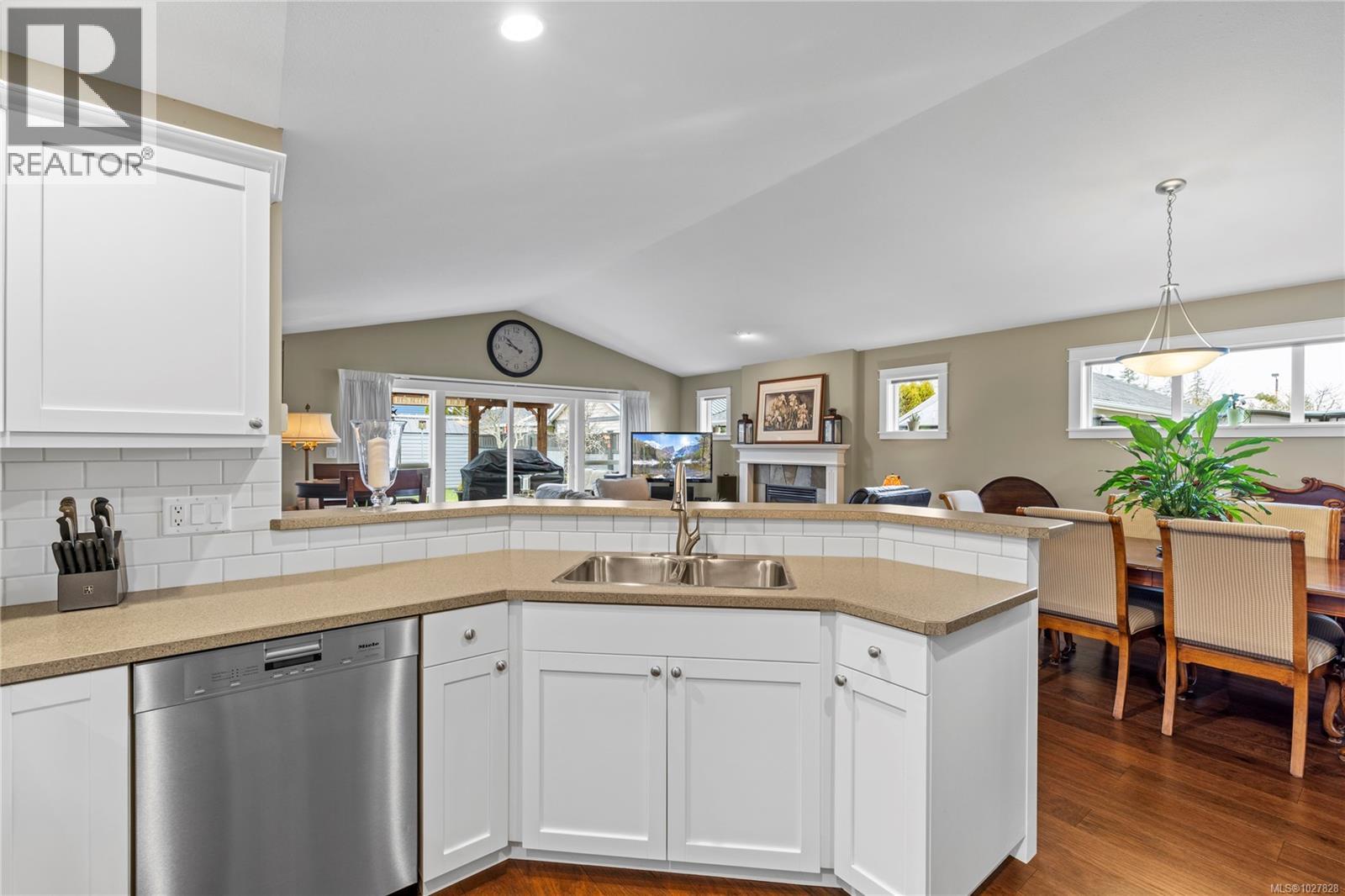 425 Day Pl, Parksville, British Columbia  V9P 1Z6 - Photo 4 - 1027828