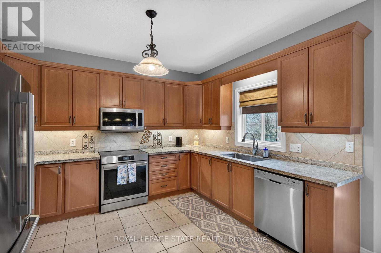 20 Gristmill Place, Hamilton, Ontario  L9G 5C9 - Photo 13 - X12915490