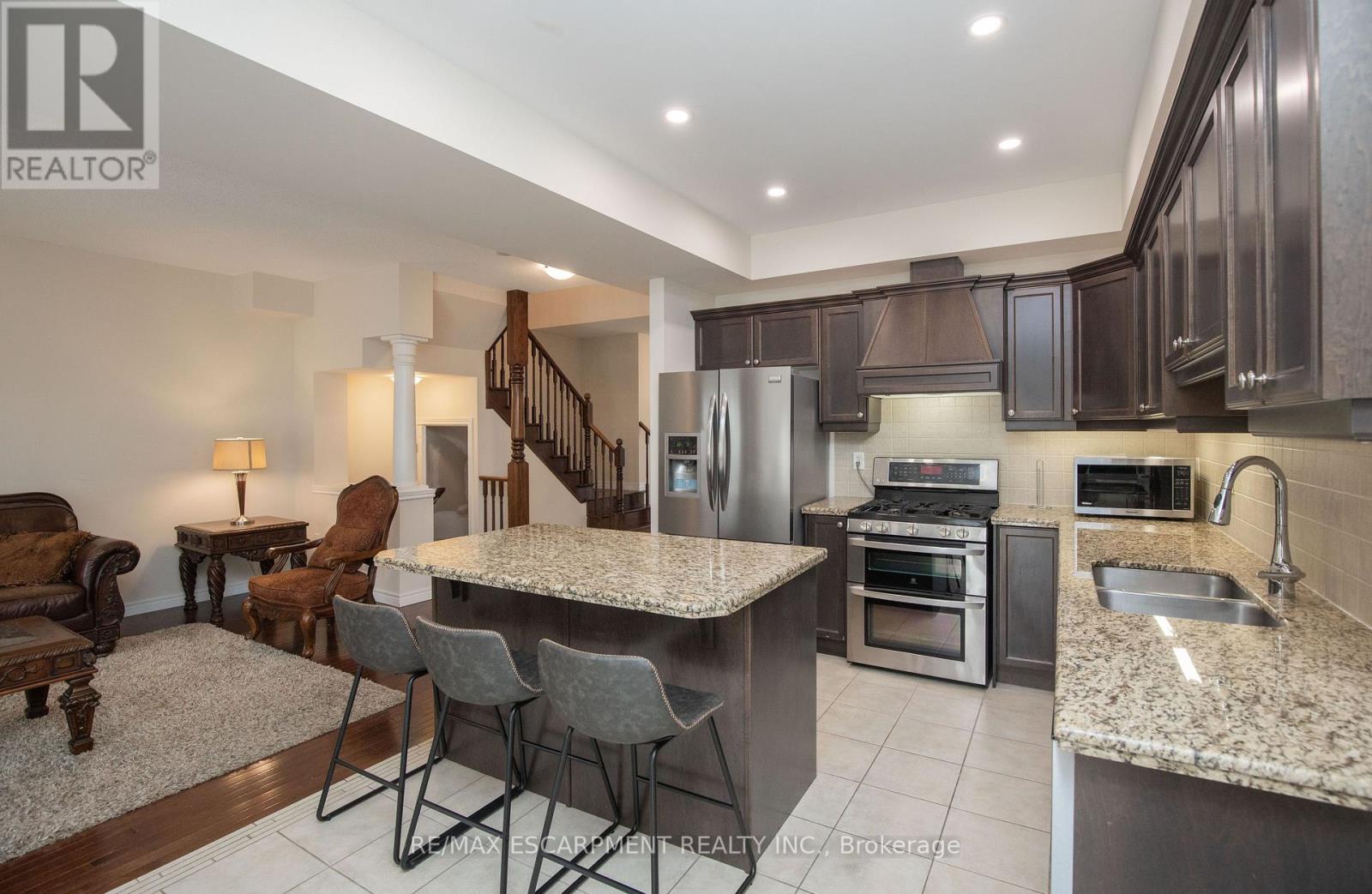 331 Stonehenge Drive, Hamilton, Ontario  L9K 0E8 - Photo 11 - X12915580