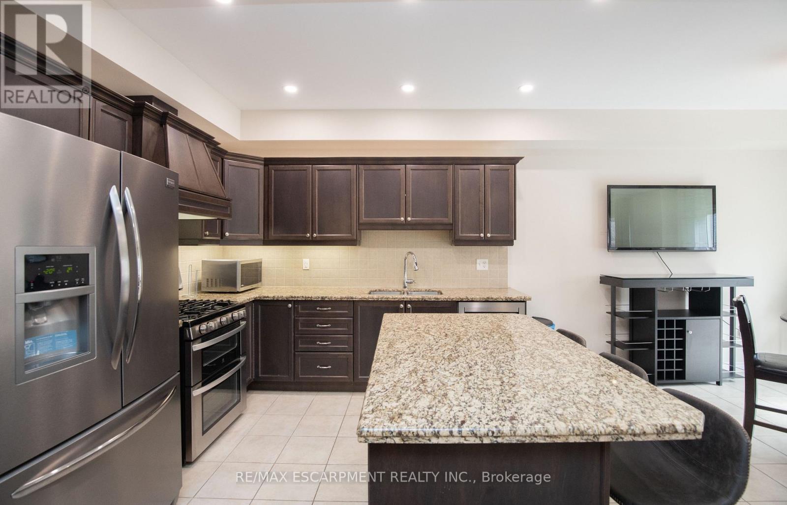 331 Stonehenge Drive, Hamilton, Ontario  L9K 0E8 - Photo 6 - X12915580