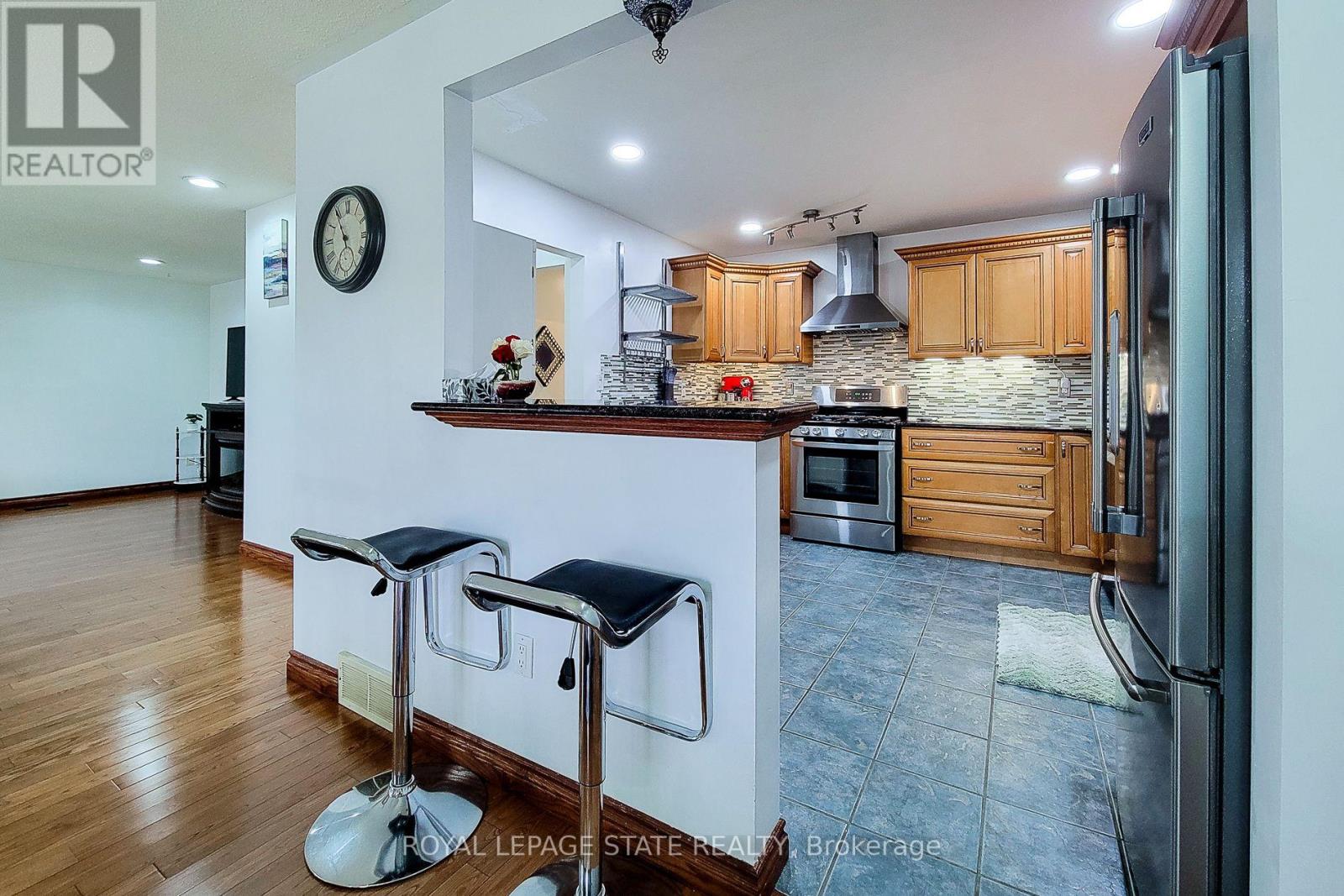 114 Juanita Drive, Hamilton, Ontario  L9C 2G3 - Photo 19 - X12915594