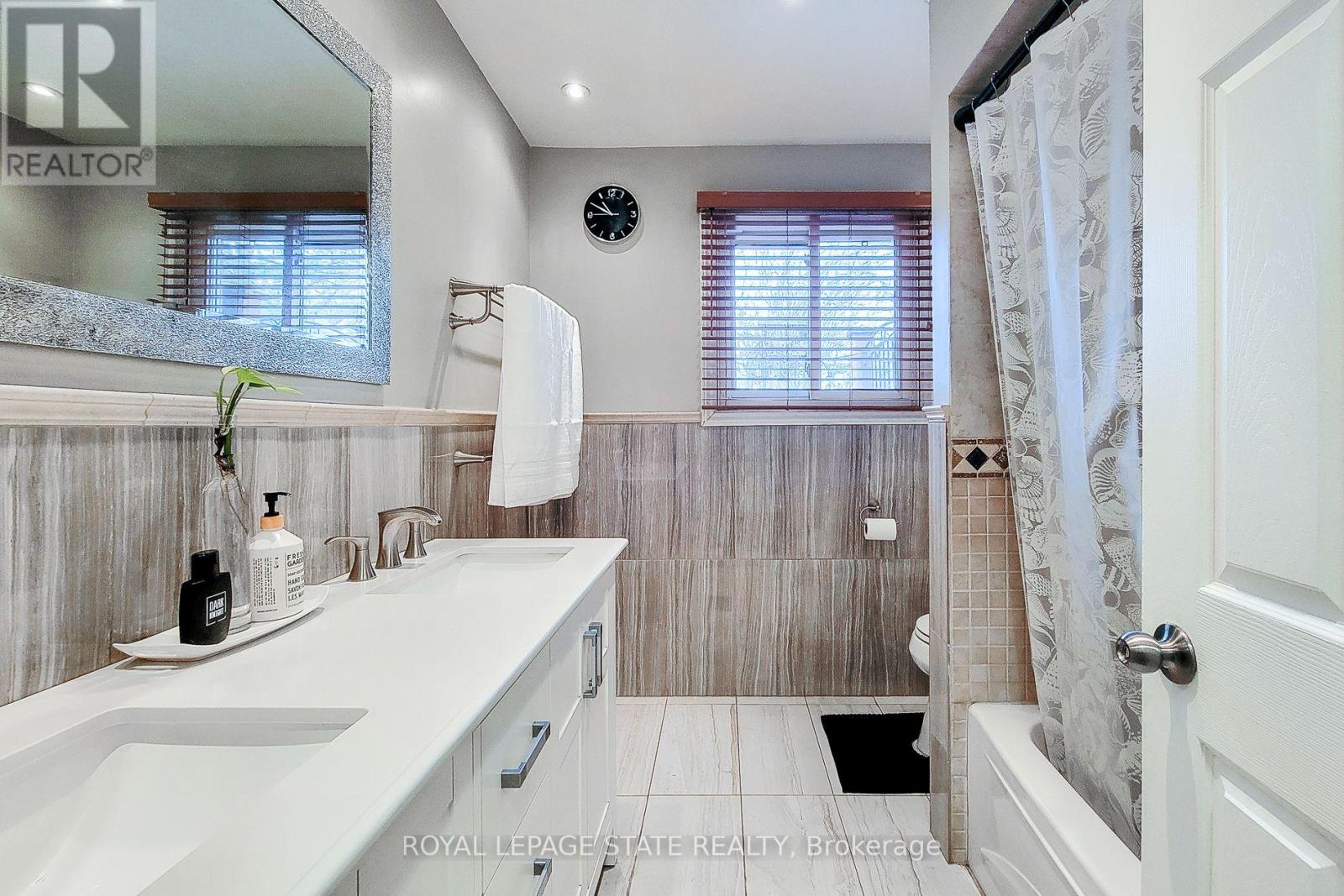 114 Juanita Drive, Hamilton, Ontario  L9C 2G3 - Photo 27 - X12915594