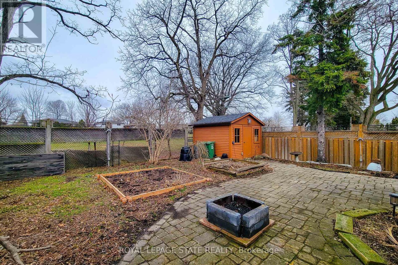 114 Juanita Drive, Hamilton, Ontario  L9C 2G3 - Photo 9 - X12915594