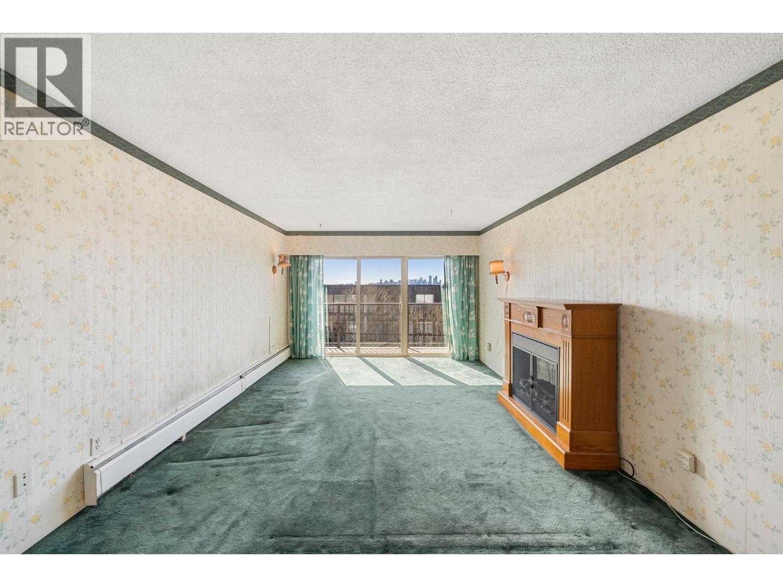 201 225 W 3rd Street, North Vancouver, British Columbia  V7M 1E9 - Photo 2 - R3102349