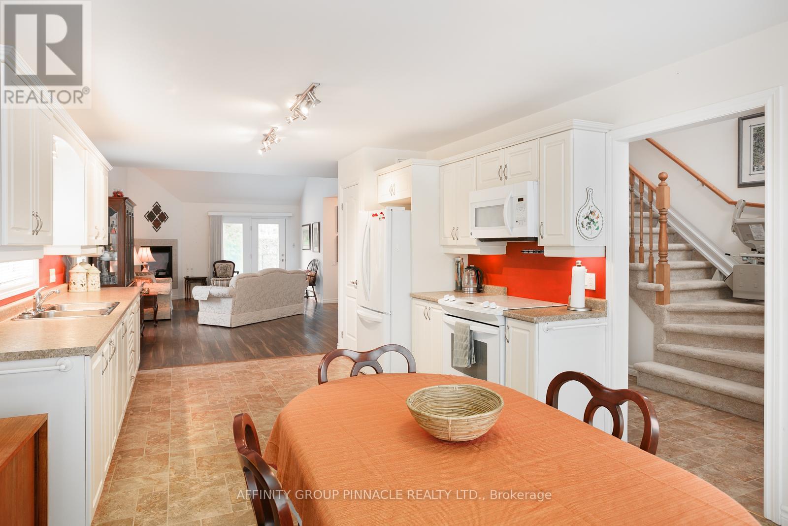 33 Green Arbour Way, Kawartha Lakes, Ontario  K9V 0E7 - Photo 10 - X12915702