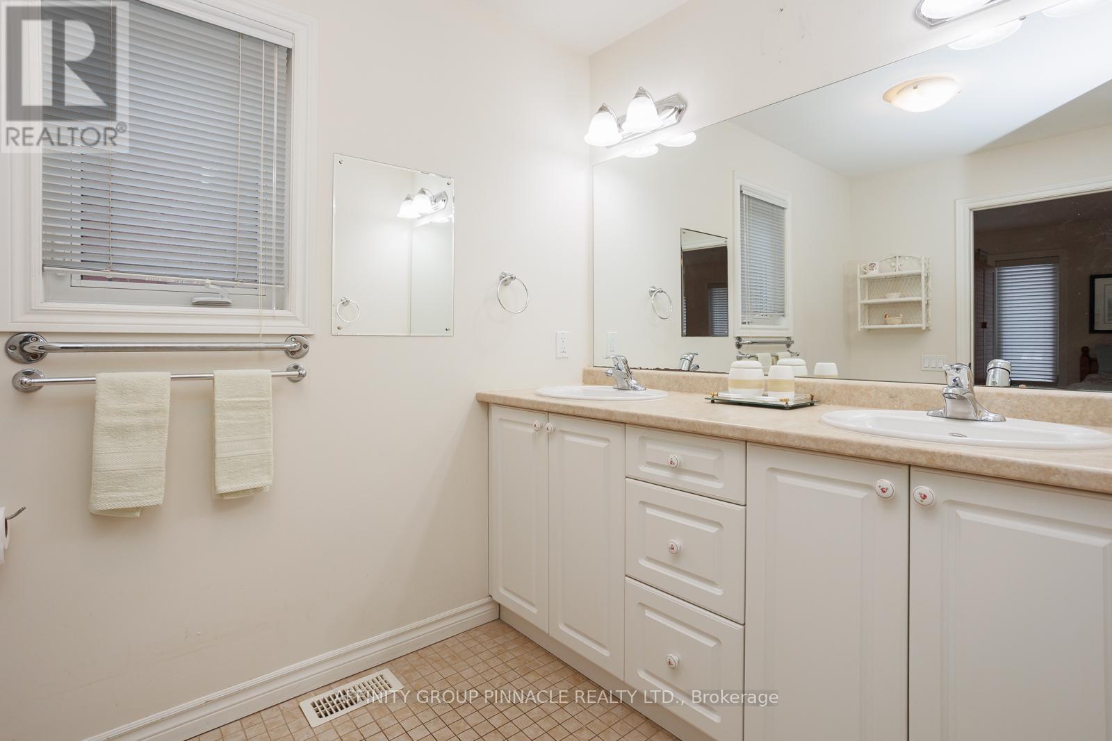 33 Green Arbour Way, Kawartha Lakes, Ontario  K9V 0E7 - Photo 24 - X12915702