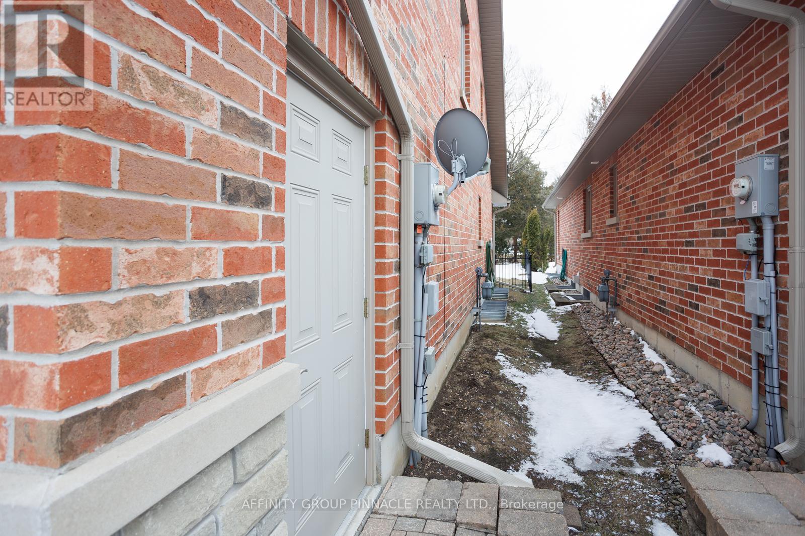 33 Green Arbour Way, Kawartha Lakes, Ontario  K9V 0E7 - Photo 42 - X12915702