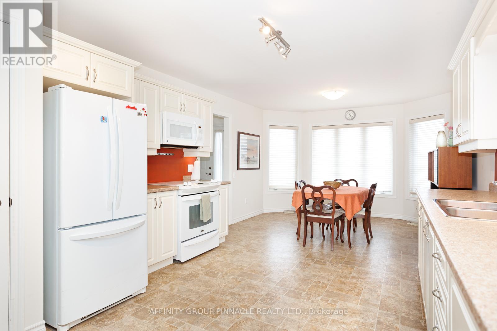 33 Green Arbour Way, Kawartha Lakes, Ontario  K9V 0E7 - Photo 9 - X12915702