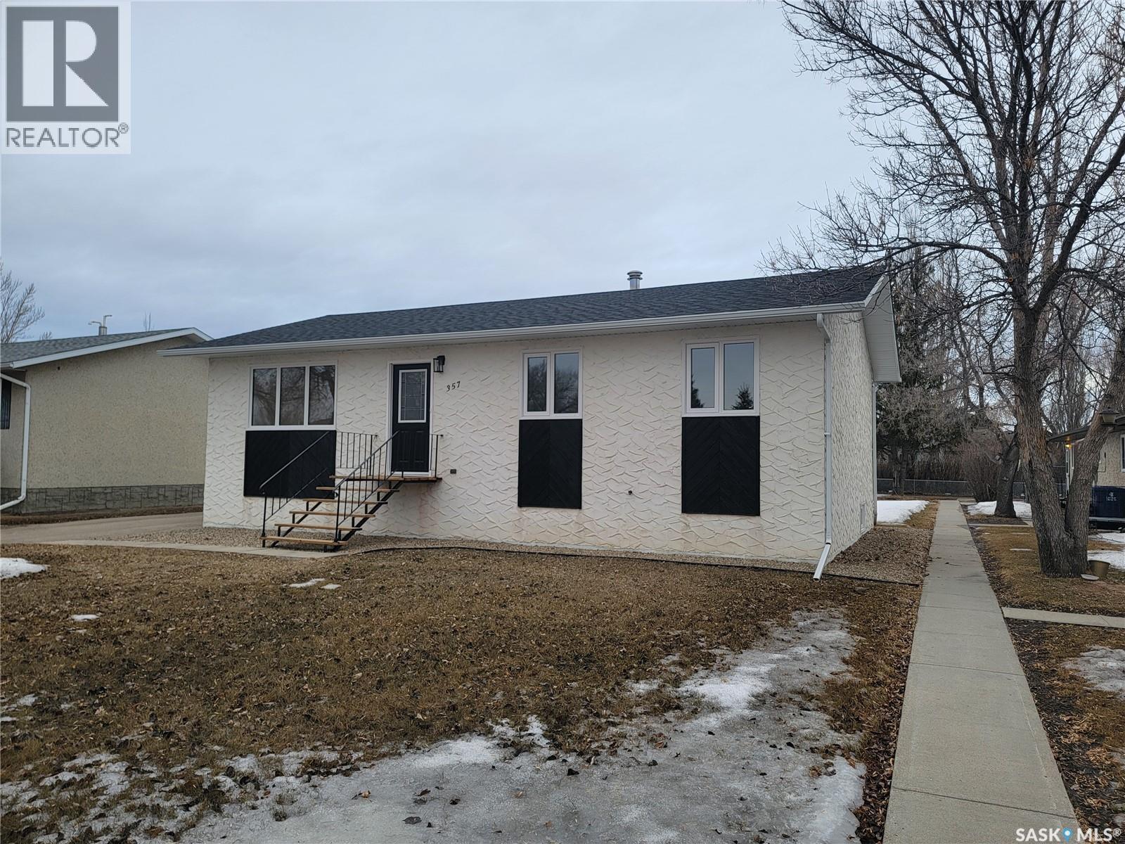 357 5th Avenue W, Unity, Saskatchewan  S0K 4L0 - Photo 2 - SK030974