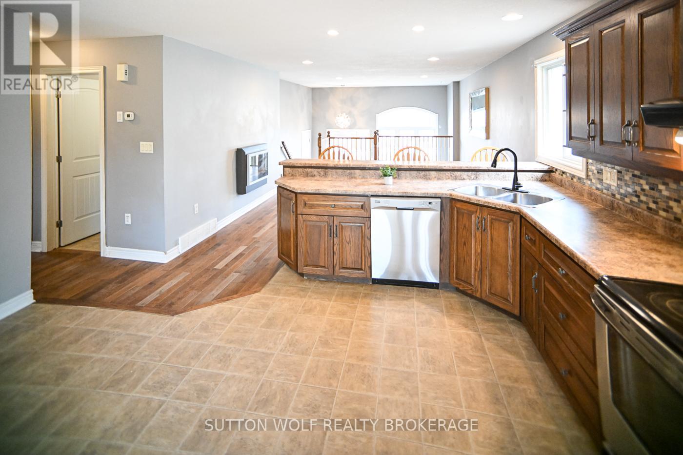 68 Bridle Path, Strathroy-Caradoc, Ontario  N7G 4M1 - Photo 10 - X12915726