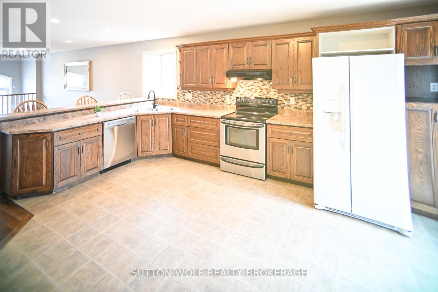 68 Bridle Path, Strathroy-Caradoc, Ontario  N7G 4M1 - Photo 9 - X12915726
