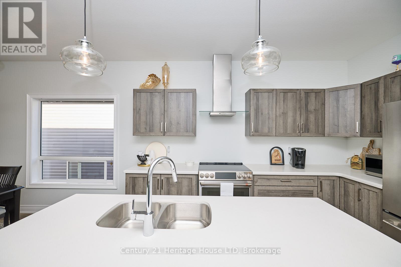 394 Hummel Crescent, Fort Erie, Ontario  L2A 0E8 - Photo 4 - X12569356