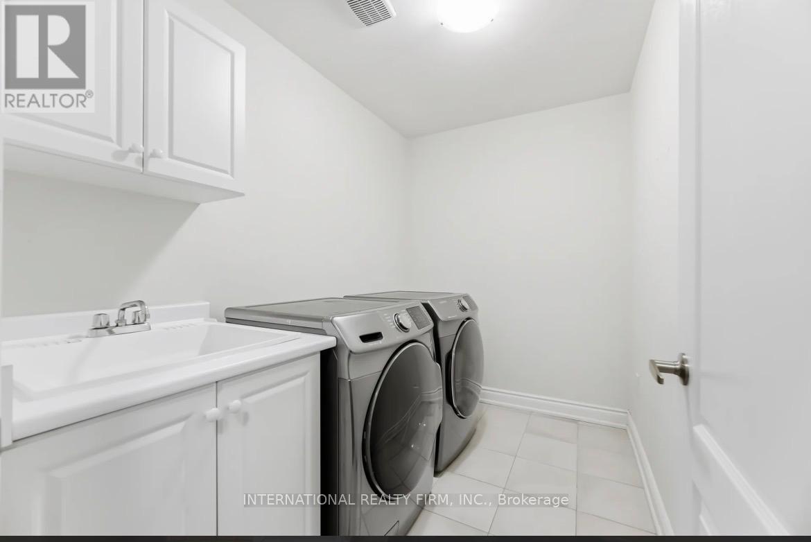 221 Etheridge Avenue N, Milton (Fo Ford), Ontario  L9E 1H6 - Photo 34 - W12912908